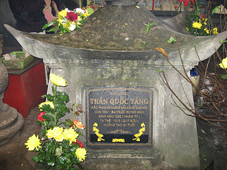 Xung quanh truyền thuyết về phiến đá Hưng Nhượng đại vương Trần Quốc Tảng đã hoá trên đó