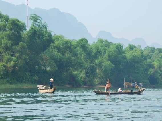 Về Phong Nha, ngược dòng sông Son