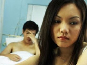 Ở trên giường, em chán lắm