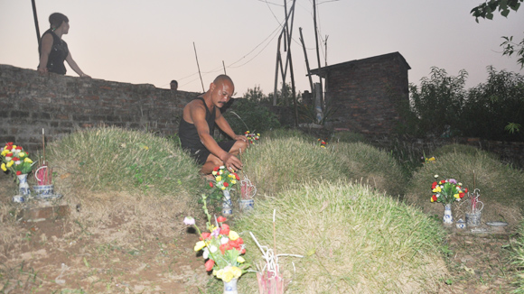 Người đàn ông có giác quan kỳ lạ đã vớt 499 xác chết