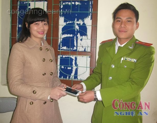 Băng nhóm bàn tay lụa sa lưới