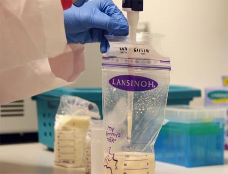 Mua-bán sữa mẹ Cẩn thận rước họa cho con