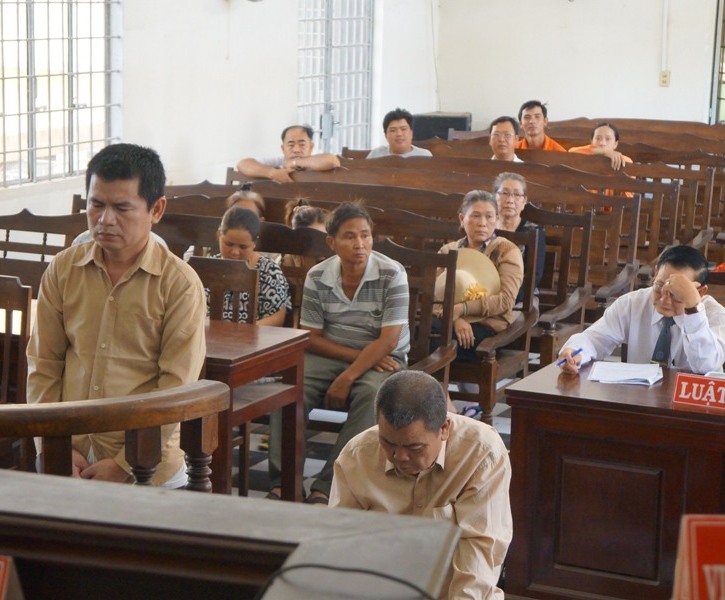 Đại tá dỏm lãnh án