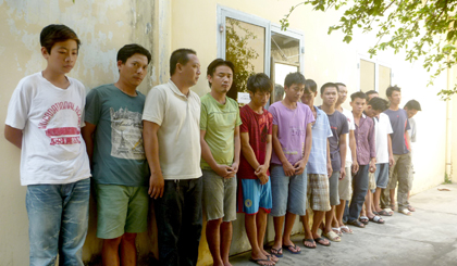 Bắt quả tang 16 đối tượng tham gia đá gà ăn thua bằng tiền