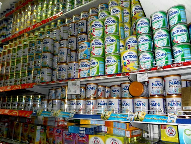 Bán sai giá quy định Phải trả lại tiền cho khách hàng