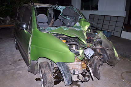 Xe ôtô tông gãy trụ điện, một học sinh tử vong