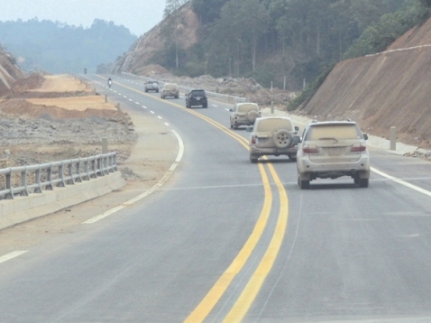 Đường cao tốc hai làn xe Ý tưởng hay, làm có dễ