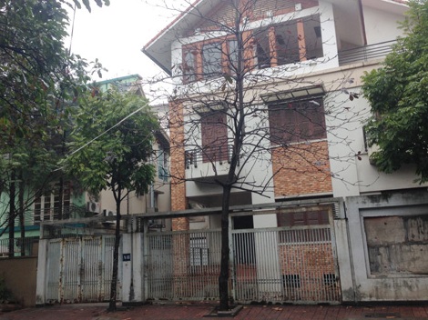 Tháo chạy khỏi biệt thự Trung Hòa - Nhân Chính