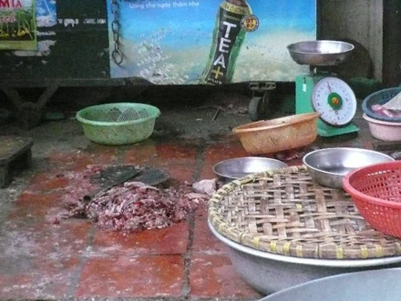 Cua xay, thịt lợn băm sẵn Bẩn không thể tả