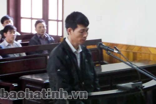 Chôm gần 400 ngàn USD, tài xế xe khách lĩnh án 13 năm tù