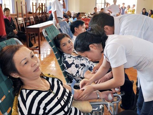 Sôi động ngày Chủ nhật đỏ