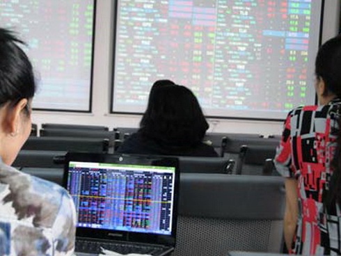 VN-Index đảo chiều tăng 4,97 điểm