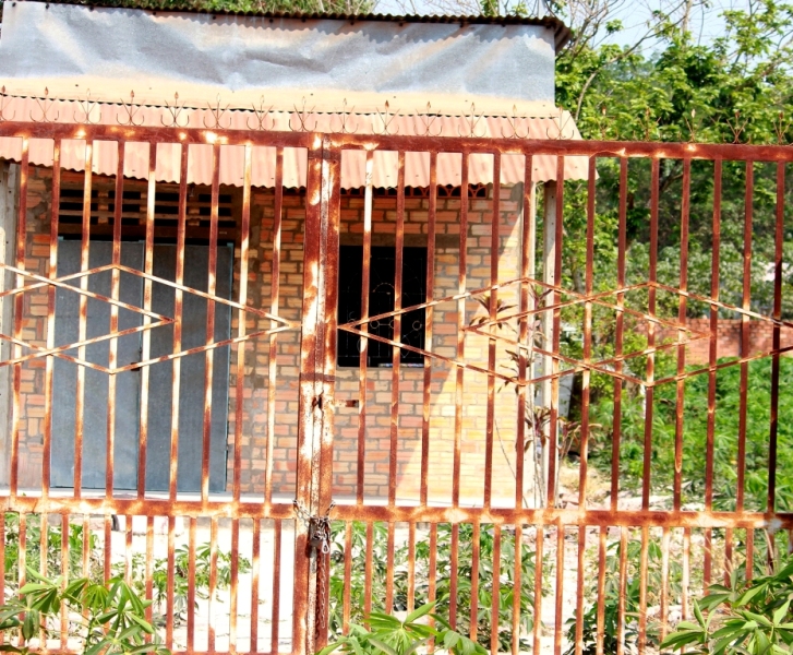 Ghen tuông, chồng cũ vác rựa chém vợ