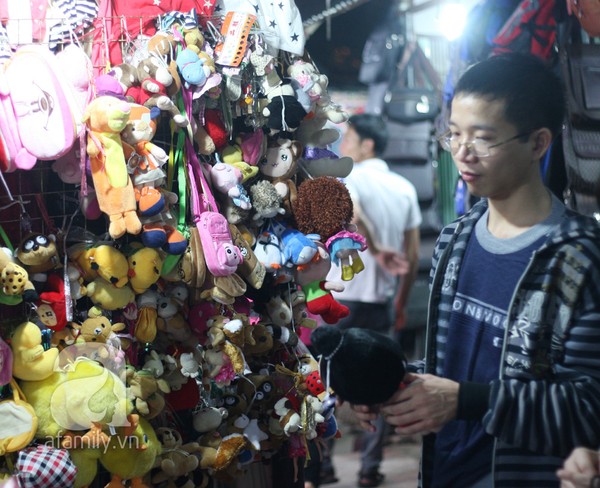 Chuyện kể của những người phụ nữ đi bán hạnh phúc ngày 8 3