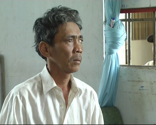 Chồng đâm chết vợ giữa chợ