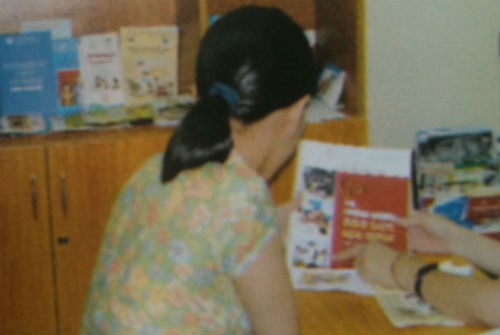 Ôm hận 18 năm chờ con gái lớn để tố tội mẹ mất trinh