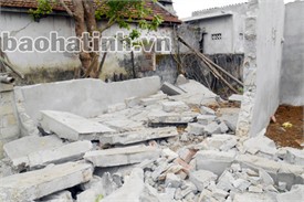 Sập tường nhà, một người tử vong