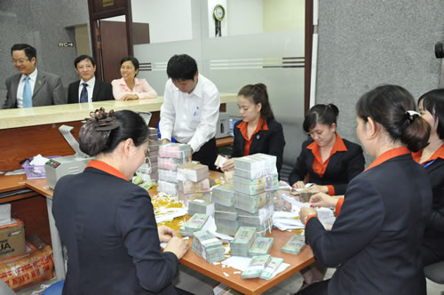 Ngân hàng thời   cọc đi tìm trâu