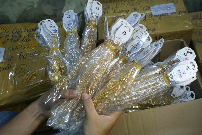 Đồ mỹ ký chứa chất độc hại tấn công chợ