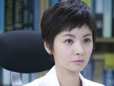 Người nhà bệnh nhân ăn thua đủ với nữ bác sĩ trẻ