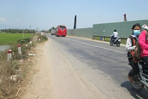 Gã thanh niên chuyên rạch quần nữ sinh