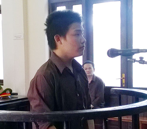 Bảo vệ nông trường cao su lãnh án tù vì cưỡng hiếp em nhỏ mót mủ