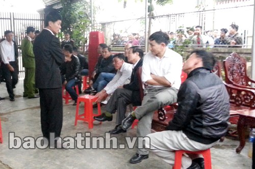 Xe máy bị thiêu, một đàn ông tử vong