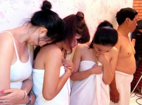 Bắt quả tang tú bà và 2 đàn em đang hành sự