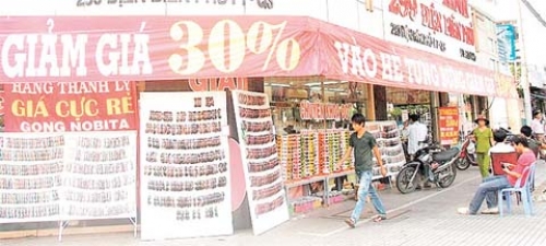 Khó quản thị trường mắt kính