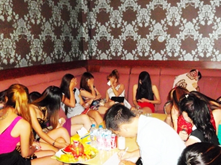 Đột kích hàng loạt ổ tệ nạn