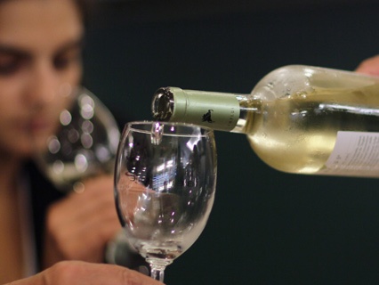 Sếp lớn tuyển chân dài uống thuê, say thuê hộ chiều khách