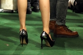 Sống cùng chân dài, người mẫu Việt - Kỳ 3 Chân dài và đại gia, ai săn ai