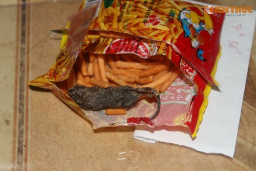 Đình chỉ công ty sản xuất bim bim có chuột chết khô ở Hà Nội