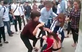 Cô gái bị nhóm nữ sinh đánh, lột trần giữa đường phố Hạ Long