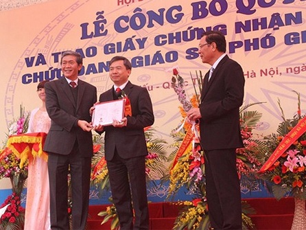 Giáo sư, tiến sĩ được kéo dài thời gian làm việc