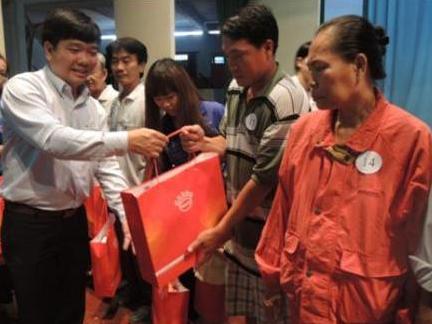 18 500 người nghèo và cận nghèo được tặng thẻ bảo hiểm y tế