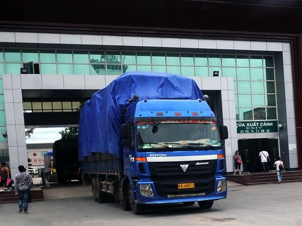 Phó Thủ tướng kiểm tra chống buôn lậu tại Móng Cái