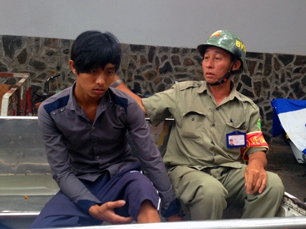 Nổ 5 phát súng truy đuổi 2 tên cướp giữa Sài Gòn