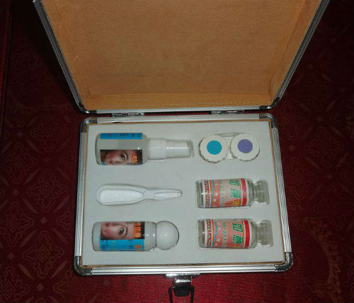 Nhìn mờ, viêm mắt vì kính áp tròng gian