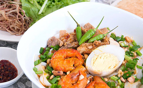 Để ăn mì Quảng đúng  bài