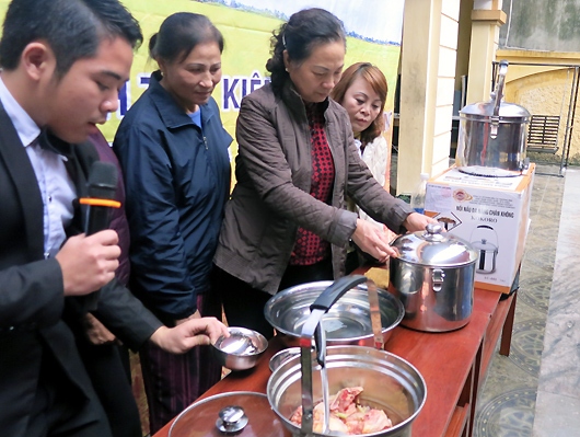 Tham quà khuyến mãi, người già dễ bị lừa