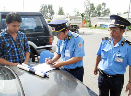 Phát hiện, xử lý 124 xe chở quá tải