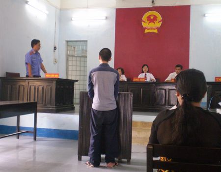 Cướp xong lại trộm