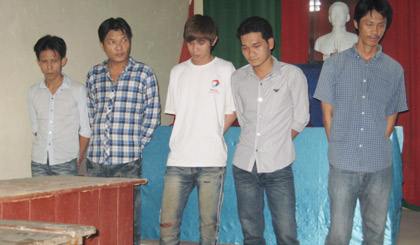 Xử phạt các đối tượng dùng hung khí