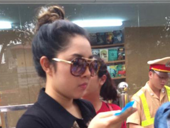 Vội chạy show  quên mũ bảo hiểm, Bảo Trâm Idol bị 141 tuýt còi xử lý