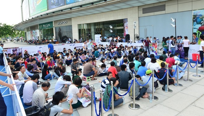 Samsung khẳng định không thuê người xếp hàng mua Galaxy S5