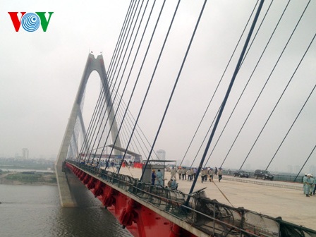 Chính thức hợp long cầu Nhật Tân qua sông Hồng