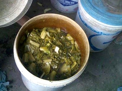 Dễ ung thư khi lấy thùng sơn đựng đồ ăn