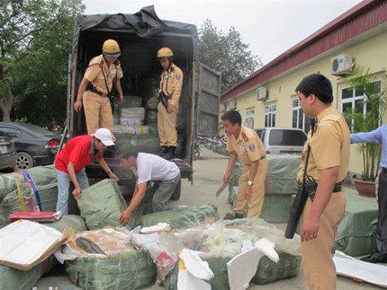 Bắt xe tải vận chuyển cá thối chuẩn bị tung ra thị trường