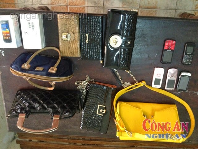 Bắt ổ nhóm chuyên cướp giật túi xách của phụ nữ